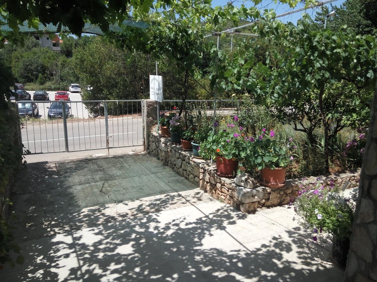 Guesthouse Eljuga Family Stari Grad  Exterior foto